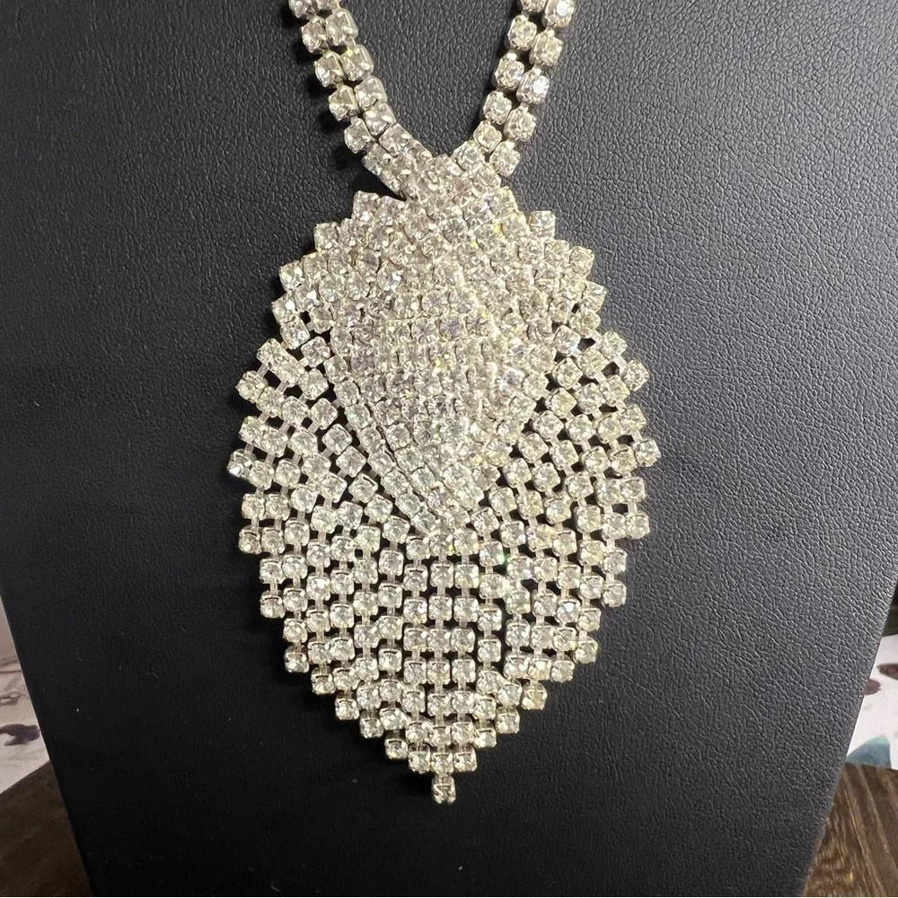 Vintage Silver Tone Fringe Rhinestone Necklace B1